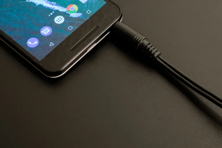 10 Ways to Make Your Phone Battery Last Longer